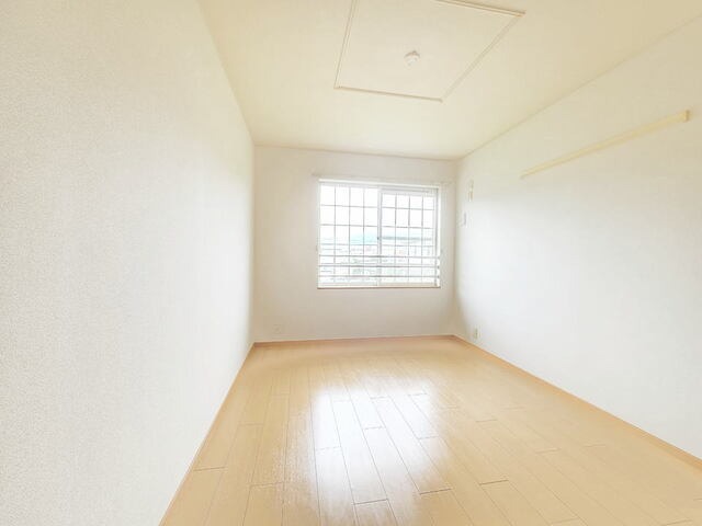 明るい洋室です