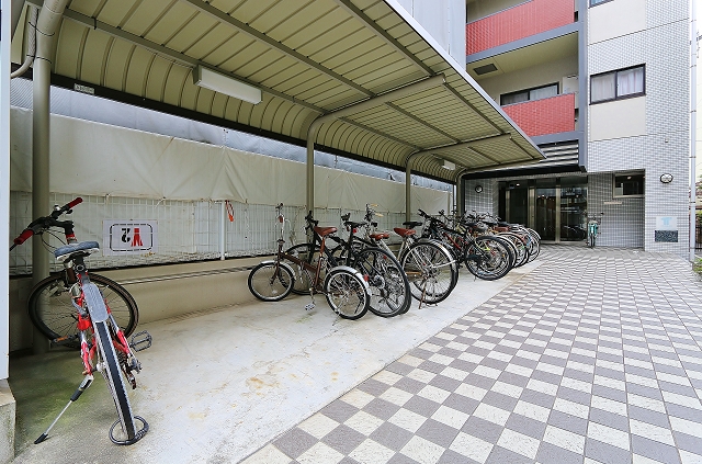 多くの台数が停めれる駐車場もございます