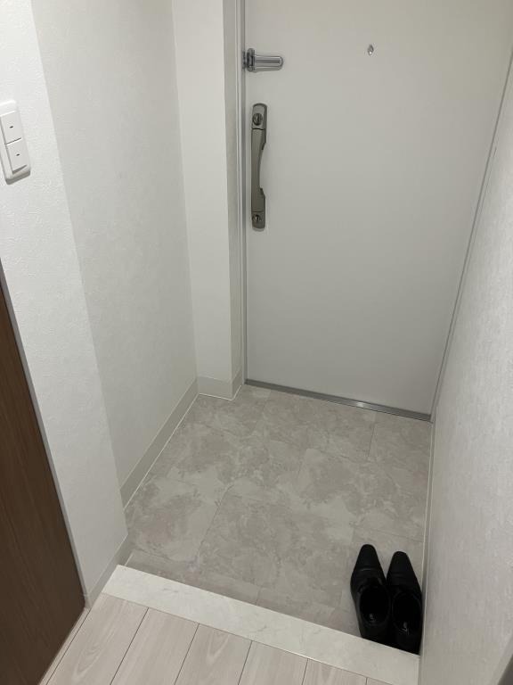 玄関はカッコいい雰囲気です