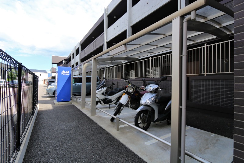 バイクも駐輪場に停められます