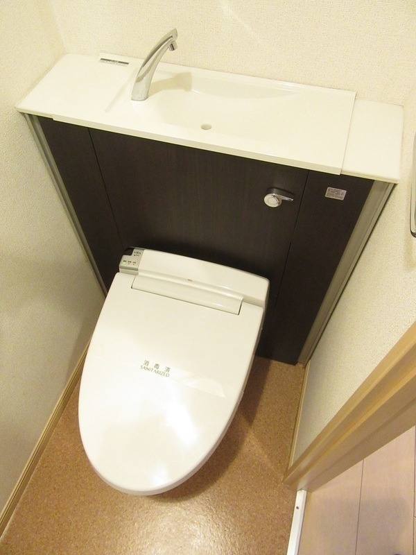 暗めのウッド調は落ち着く色ですね