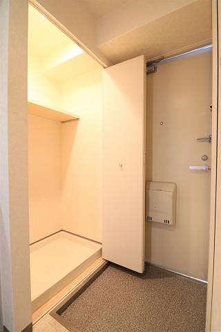 もちろん室内洗濯機置き場です。