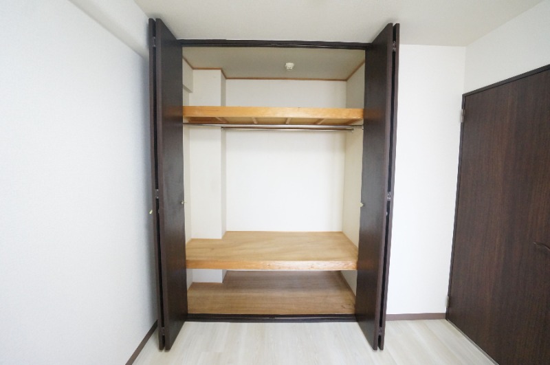 荷物はこちらへ。