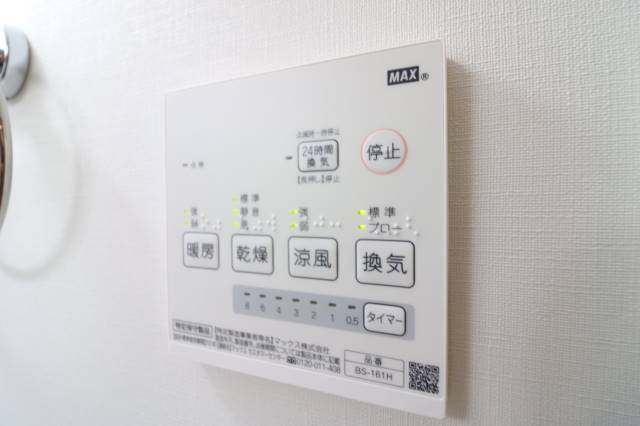 浴室乾燥機付きで、雨の日でも安心して洗濯できます