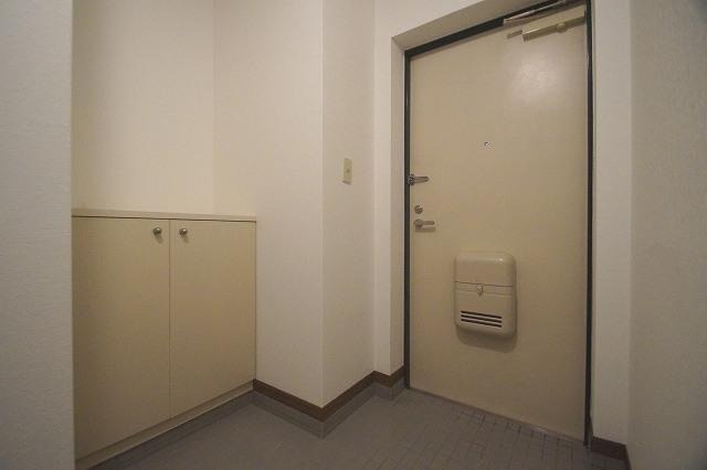 玄関から見るとこんな感じです