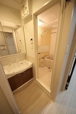 シャンプードレッサー付きの洗面台です。