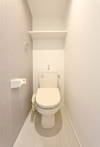 アクセントクロスがお洒落なトイレはウォシュレット完備