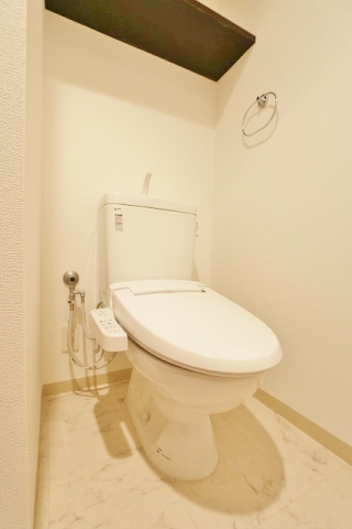 清潔感のあるトイレですね