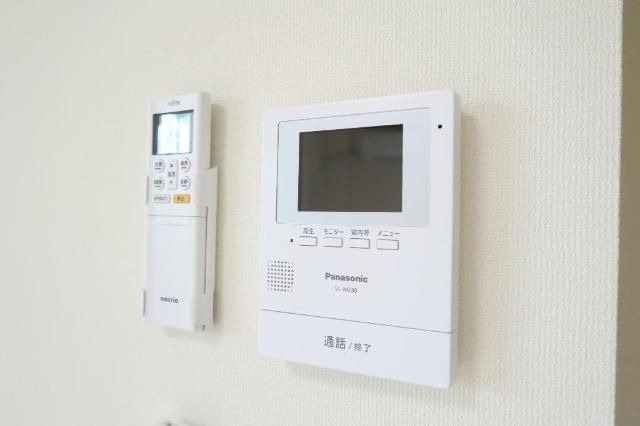 モニター付きインターホンで安心です。