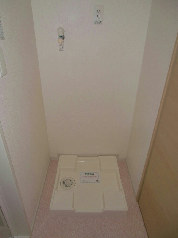 もちろん室内洗濯機置き場付きです。