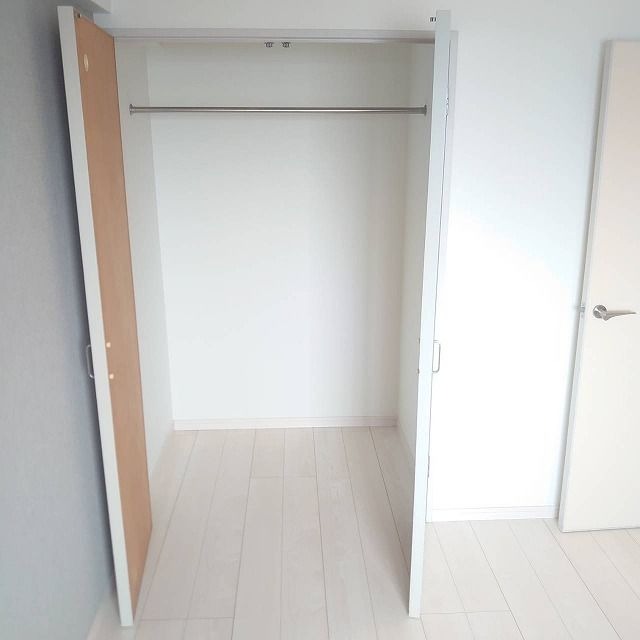 奥行のあるクローゼットです