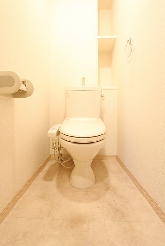 清潔感のあるトイレですね