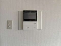 モニター付きインターホンで安心です。