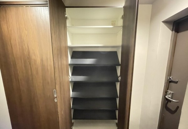 お靴はこちらで