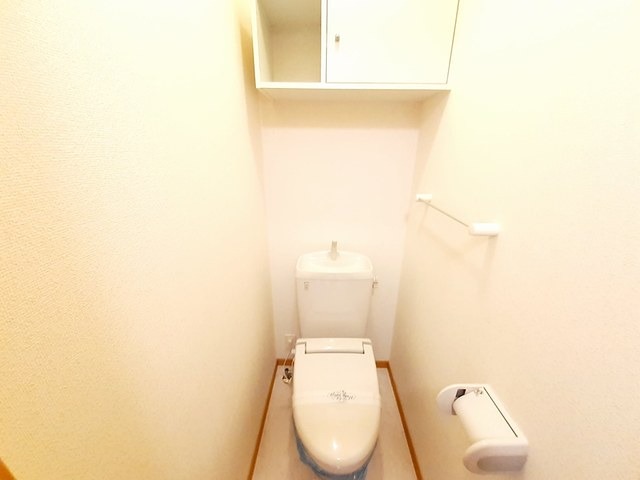 清潔感のあるトイレですね。