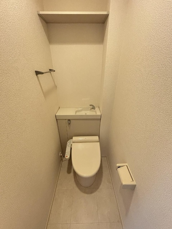棚付のトイレです