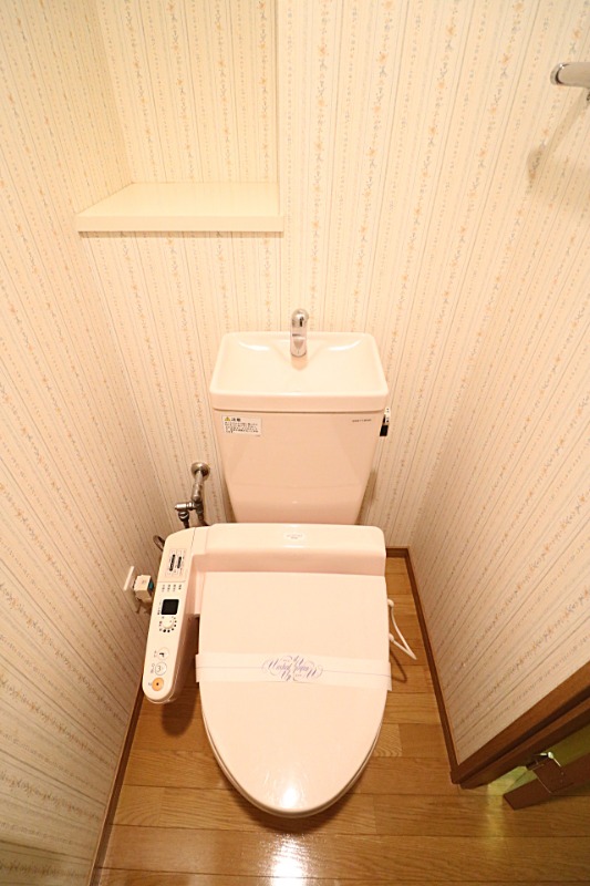 清潔感のあるトイレですね。