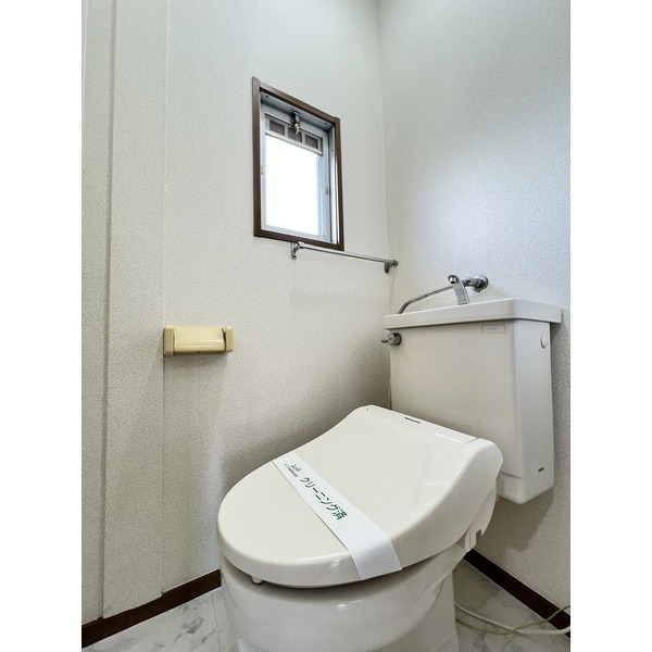 清潔感のあるトイレですね。