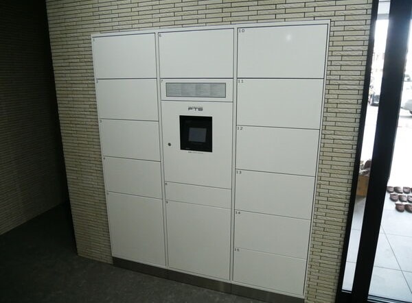 便利な宅配ボックス付き。