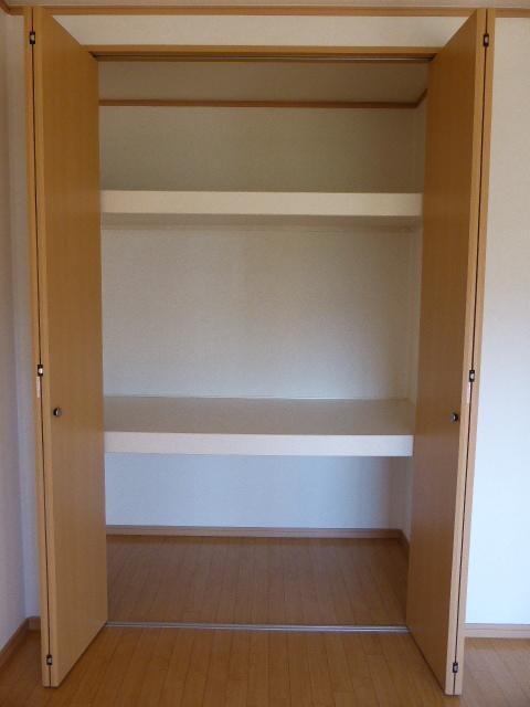 お洋服が多い方でも楽々収納できます