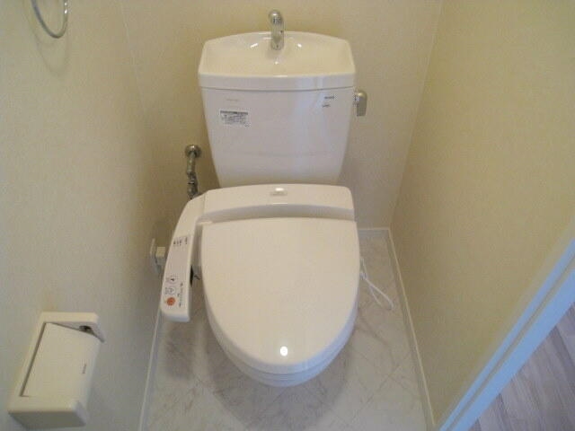 清潔感のあるトイレですね