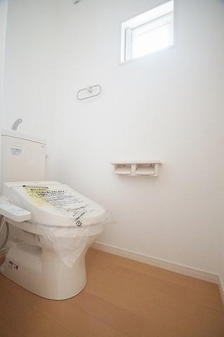清潔感のあるトイレですね。