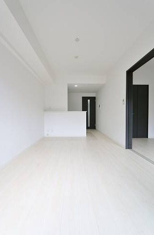 家具の配置がしやすいリビングですね