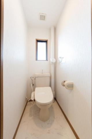 清潔感のあるトイレですね