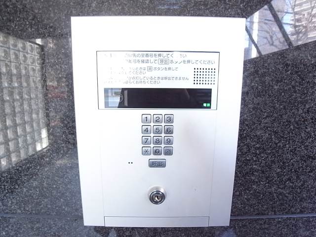 オートロックの入り口で安心です