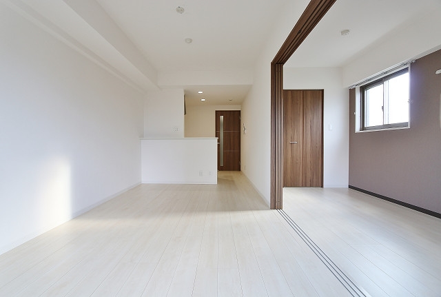 出窓が有り明るいお部屋です
