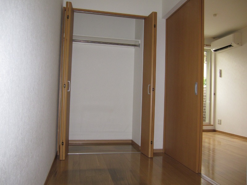 衣類の収納はこちらへどうぞ