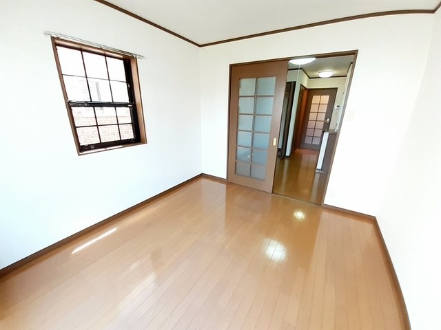 明るい洋室です。