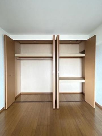 お洋服が多い方でも楽々収納できます