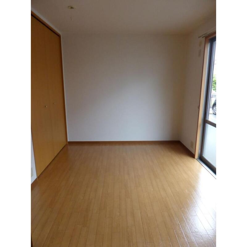 寝室でも使えそうなお部屋ですね♪