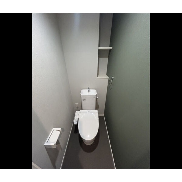 シンプルなデザインのトイレです
