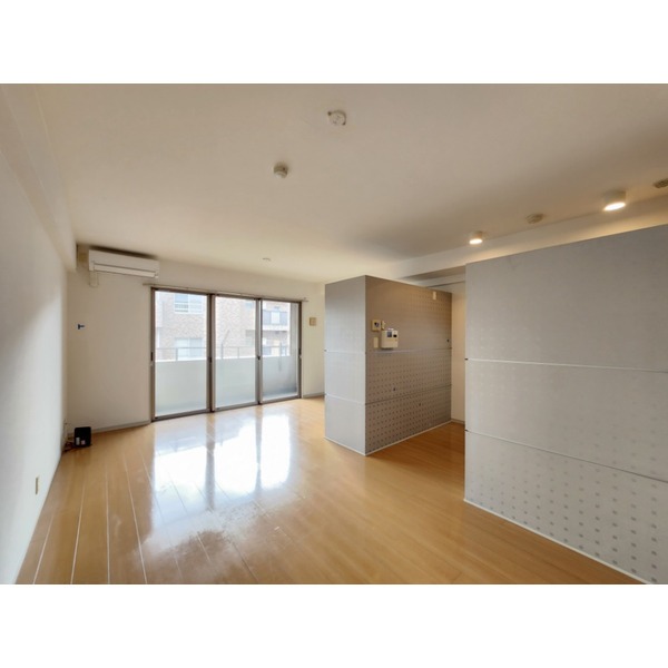 家具の配置がしやすいお部屋です