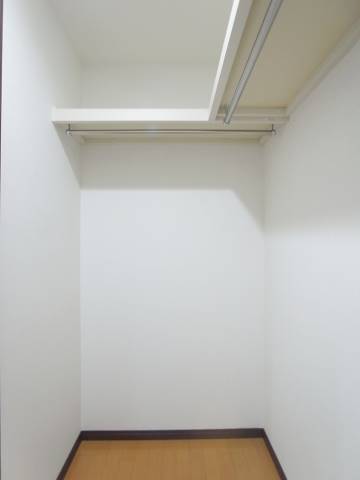 お洋服が多い方でも楽々収納できます