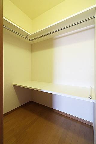 嬉しいウォークインクローゼットです。