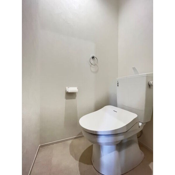 清潔感のあるトイレですね