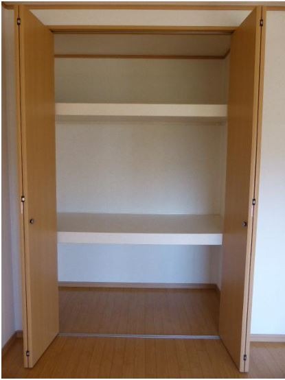 かさばりやすいお洋服もたっぷり収納可能です