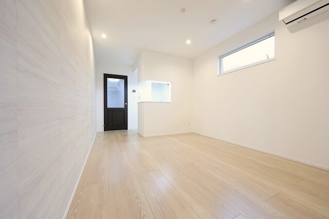 家具の配置がしやすいリビングですね