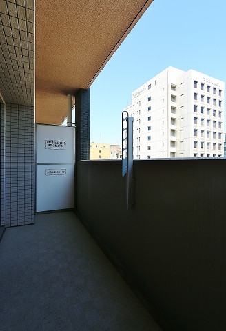 広々バルコニーで沢山の洗濯物を干せます