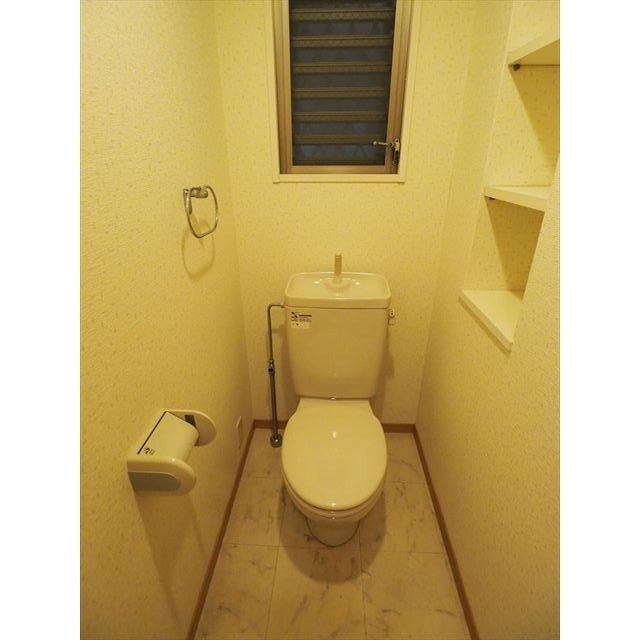 清潔感のあるトイレですね