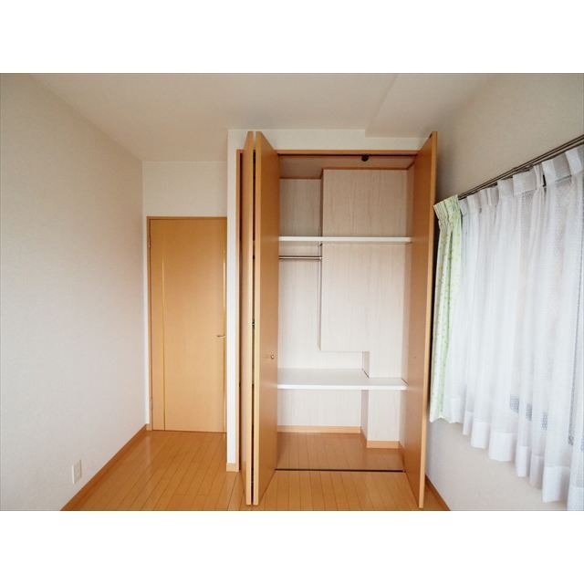 お洋服が多い方でも楽々収納できます