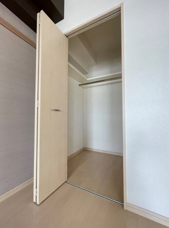 嬉しいウォークインクローゼット付きです。