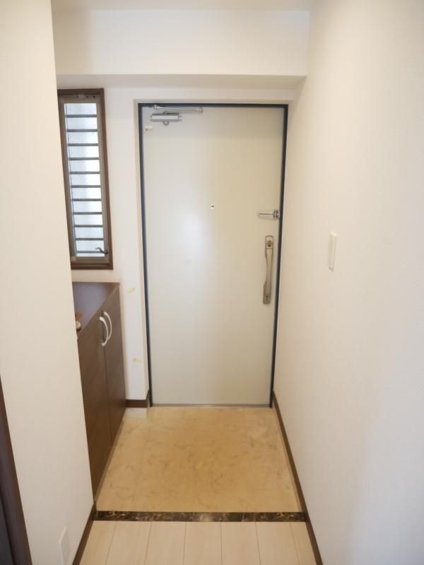オシャレな玄関がお出迎えしてくれますね