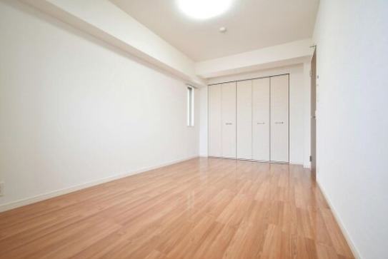 リビング横のお部屋は子供部屋としても使えそうです