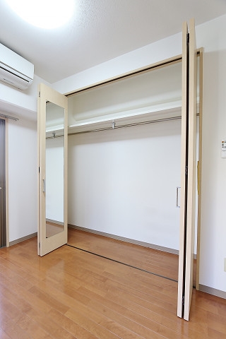 壁一面収納でお部屋スッキリ