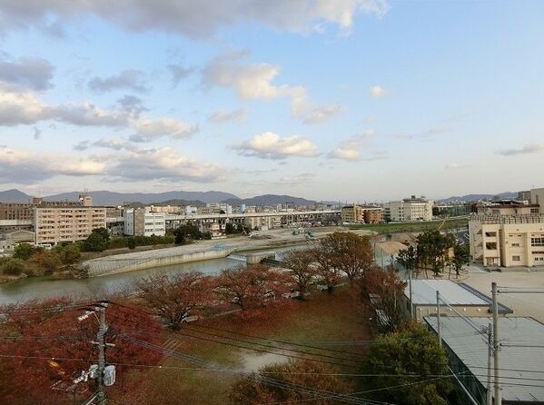 目の前が開けているので洗濯物も安心です