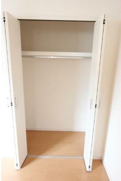かさばりやすいお洋服もたっぷり収納できます